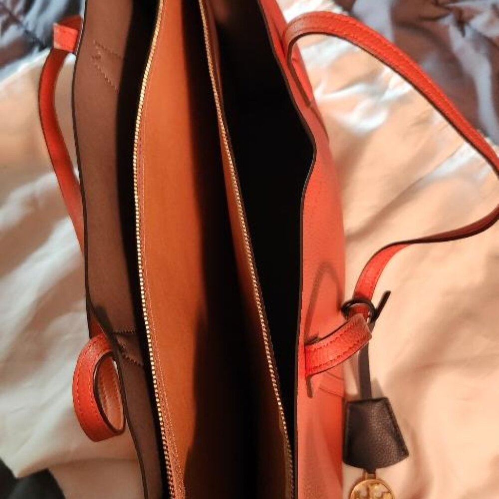 Tory Burch Perry Triple Compartment Tote Bag - Picture 4 of 6